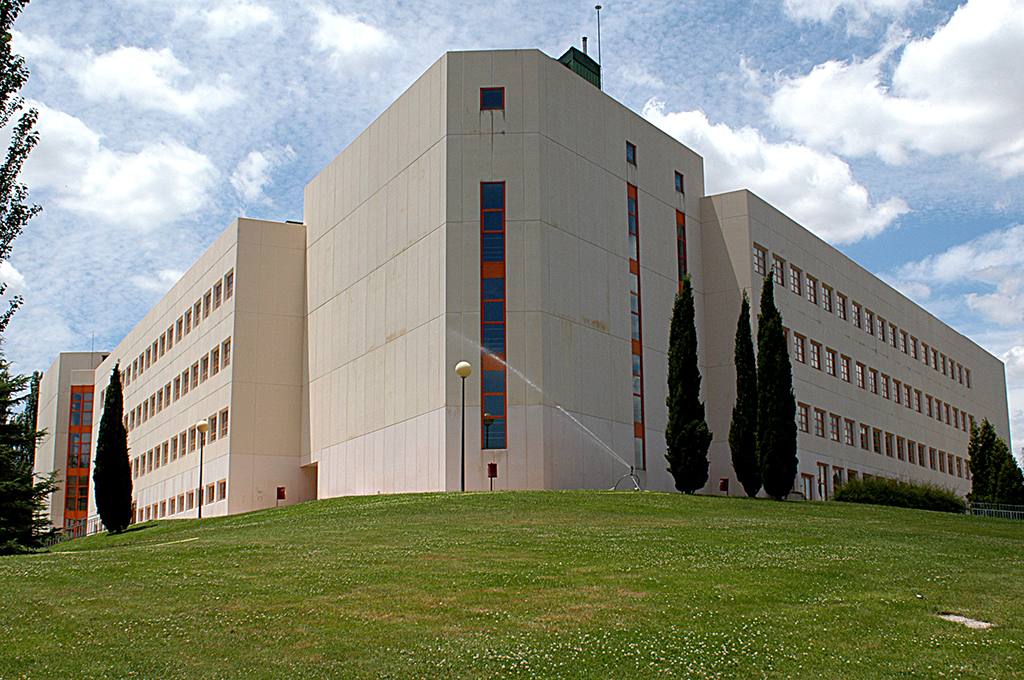 Facultad de Ciencias Económicas y Empresariales