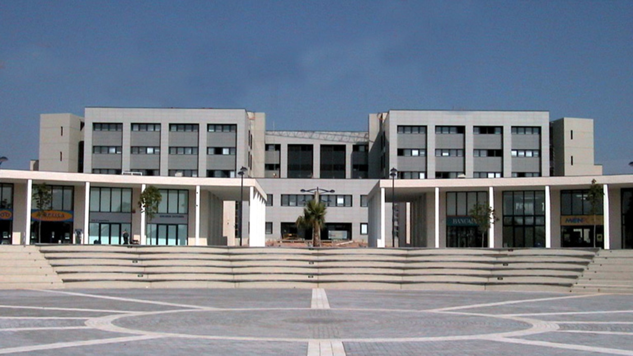 Facultad de Ciencias Humanas y  Sociales